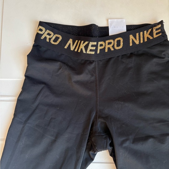 Nike Pro Legging Black with Gold Accents Size Small - Picture 3 of 5